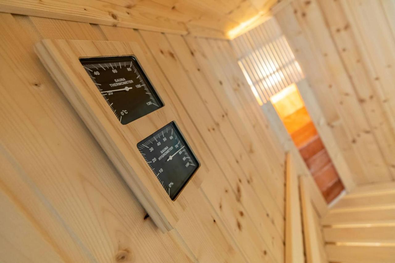 Aszuvilag Rezidencia With Sauna & Jacuzzi Legyesbenye ภายนอก รูปภาพ