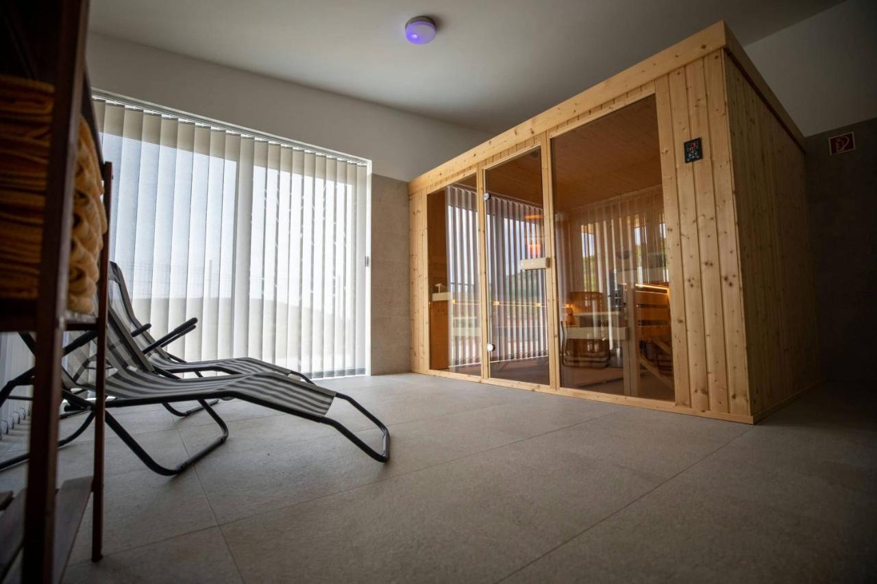 Aszuvilag Rezidencia With Sauna & Jacuzzi Legyesbenye ภายนอก รูปภาพ