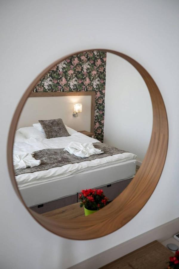 Aszuvilag Rezidencia With Sauna & Jacuzzi Legyesbenye ภายนอก รูปภาพ