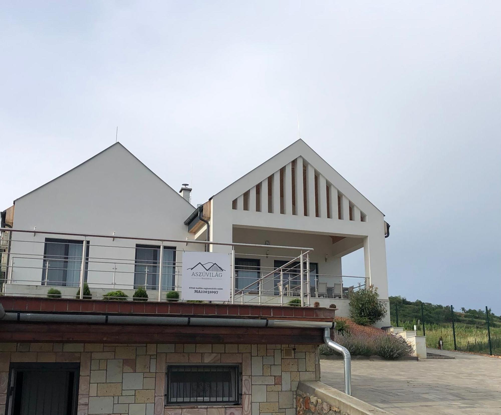 Aszuvilag Rezidencia With Sauna & Jacuzzi Legyesbenye ภายนอก รูปภาพ