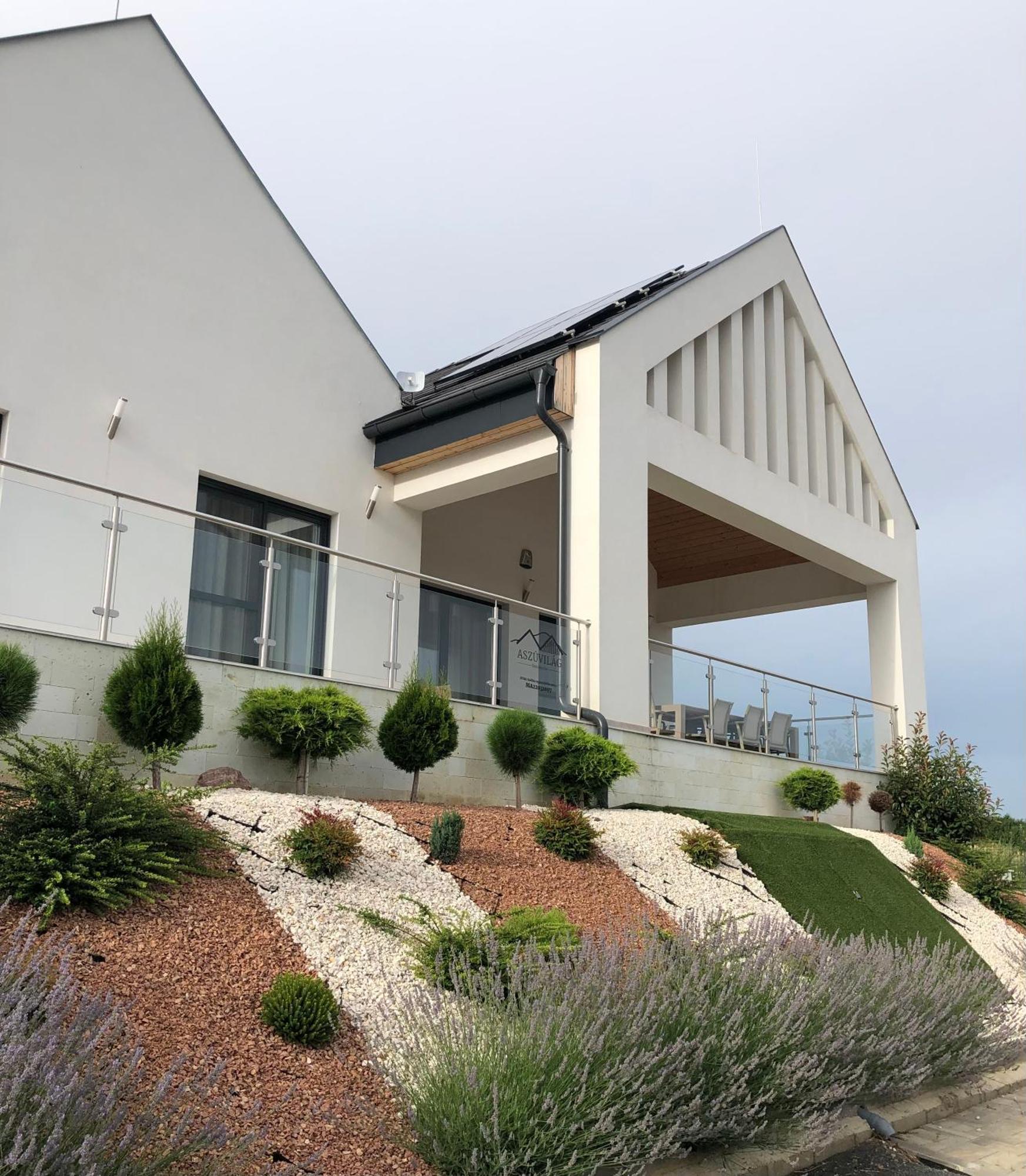 Aszuvilag Rezidencia With Sauna & Jacuzzi Legyesbenye ภายนอก รูปภาพ